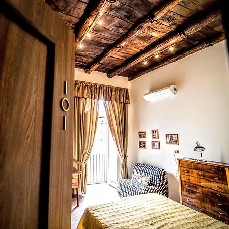 فندق مبيت وإفطار San Gennaro نابولي